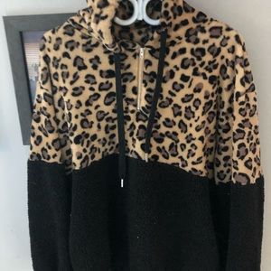 Ladies xl Sherpa style hoodie.  Some flattening of black fleece from a wash